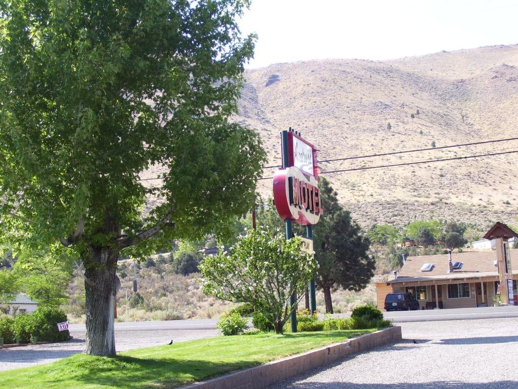 Andruss Motel Walker Exterior photo